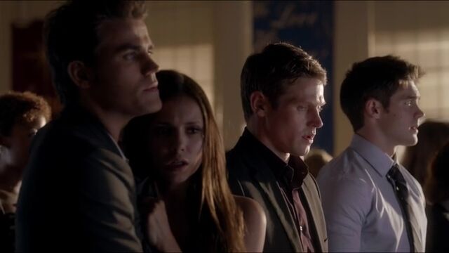 Archivo:Love-4-temporada-stefan-and-elena-32733803-1920-1080.jpg