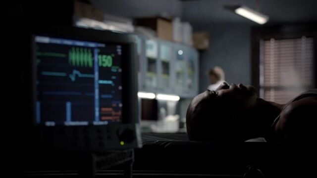File:Jesse flatlines TVD 5x04.jpg