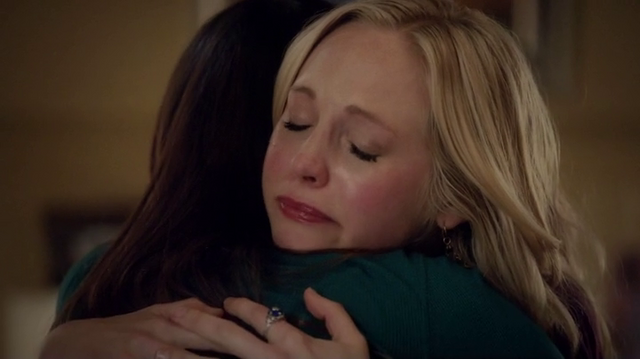 File:6X22-92-CarolineElena.png