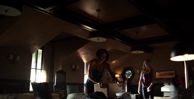 File:Bonnie and Caroline 5x21.png