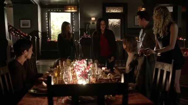 File:6X08-53-ElenaJoTylerLukeLivLiam.jpg