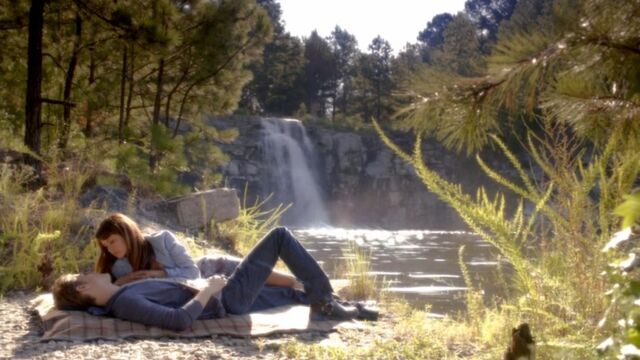 File:Stelena 2 TVD 5x02.jpg