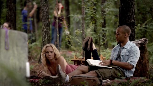 File:Caroline and Jesse TVD 5x04.jpg