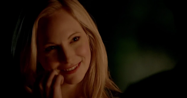 File:Caroline smiling 5x20.png
