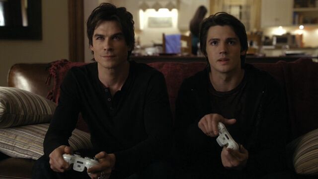 File:TVD1x13-Gilbert House 43.jpg
