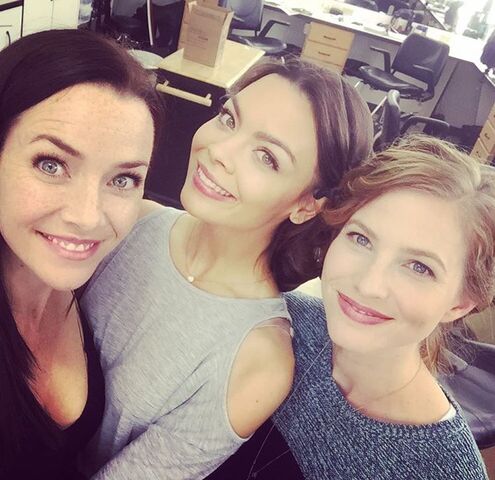 File:2015-10-15 Scarlett Byrne Elizabeth Blackmore Annie Wersching Instagram.jpg