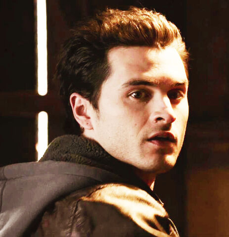 File:Enzo in 5x20.jpg