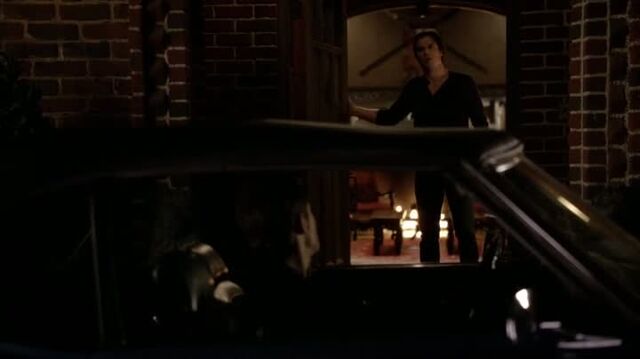 File:6X10-136-DamonStefan.jpg