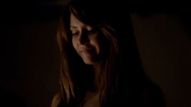 File:Elena 16 TVD 5x02.jpg
