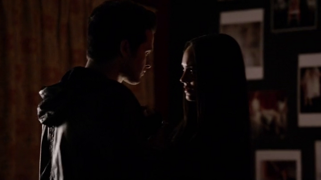 File:6X18-119-SarahEnzo.png