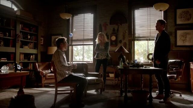 File:6X06-21-MattCarolineAlaric.jpg