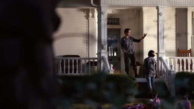 File:6X08-29-KaiBonnie.jpg