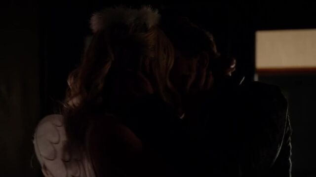 File:7X04-102-StefanCaroline.jpg