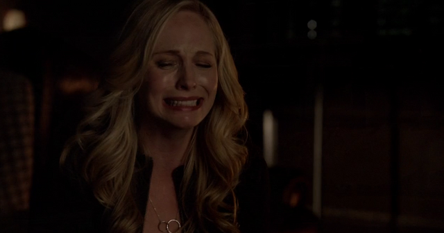File:Caroline crying 5x22.png