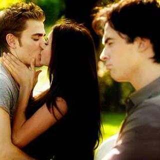 who is caroline from vampire diaries dating in real life All the couples from the vampire diaries that dated after meeting on set of the cw show see which real-life couples started after tvd began. who is caroline from vampire diaries dating in real life All the couples from the vampire diaries that dated after meeting on set of the cw show see which real-life couples started after tvd began.