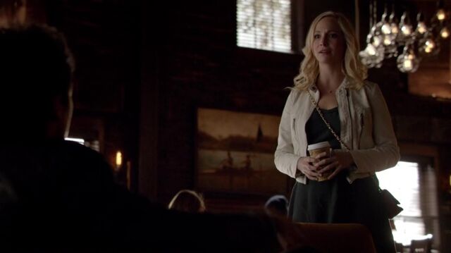 File:6X16-33-Caroline.jpg