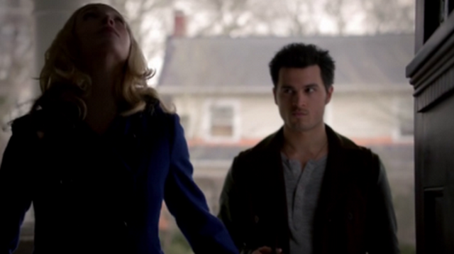 File:Caroline-Enzo 5x17..png