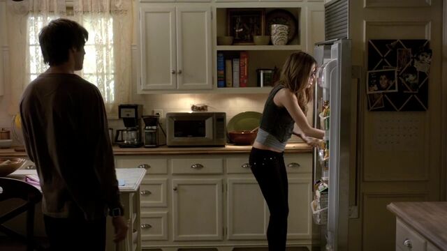 File:TVD1x06-Gilbert House 78.jpg