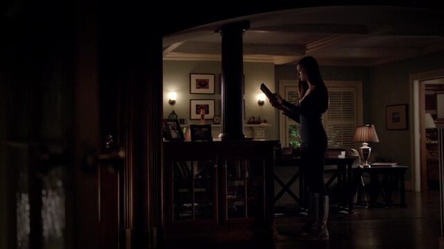 File:TVD4x15-Gilbert House 12.jpg