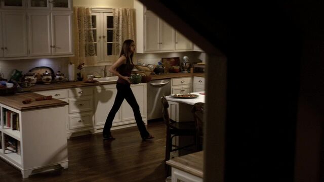 File:TVD1x03-Gilbert House 61.jpg