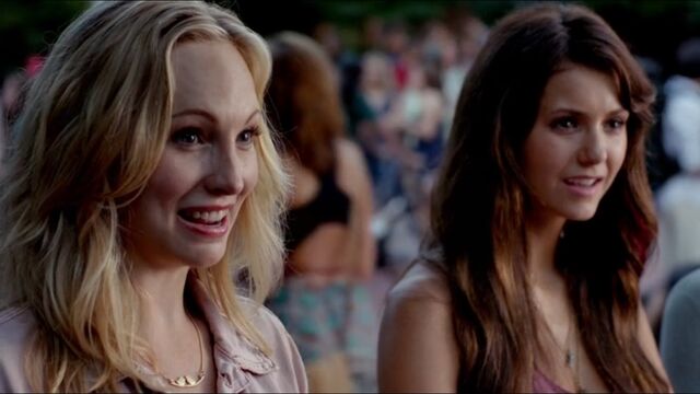 File:Elena and Caroline TVD 5x01.jpg