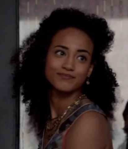 File:Katie 2 TO 1x02.jpg