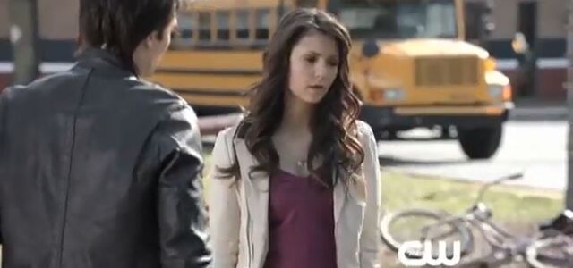 File:Elena and damon 4x21.jpg