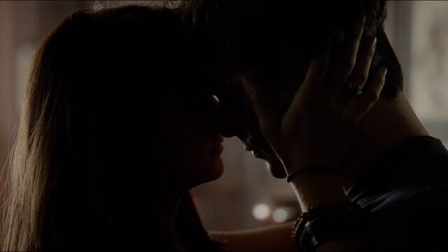 File:Delena TVD 5x01.jpg