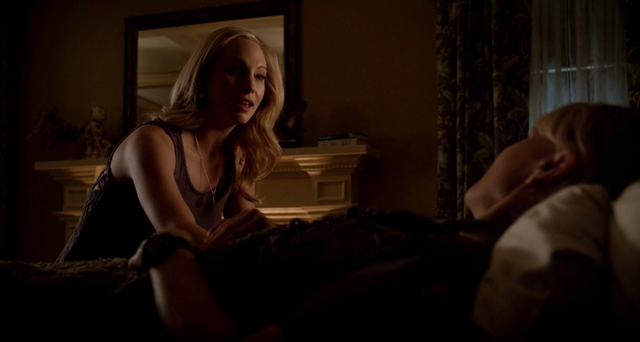 File:Caroline-Liz 5x18.png