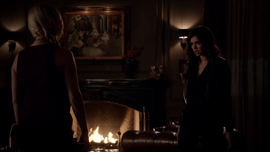 Rebekah et Katherine au salon.png
