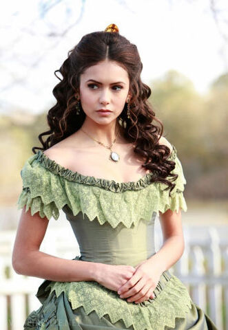 Fichier:Katherine-Pierce.jpg