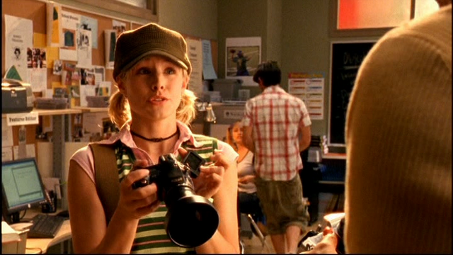 File:Nikon 8800 Veronica Mars.png