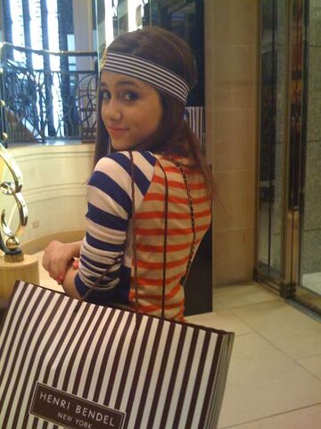 File:AriGStripes.jpg