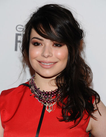 File:Miranda+Cosgrove+Makeup+Metallic+Eyeshadow+CVhhvM0K-rYl.jpg