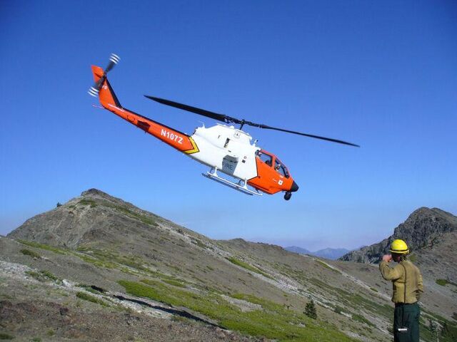 File:Usfs-ah1-N107Z-bar complex fire.jpeg