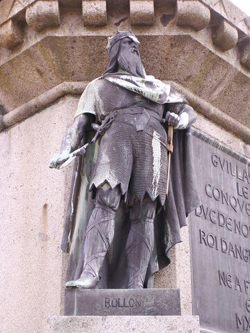 File:800px-Rollo statue in falaise.jpg