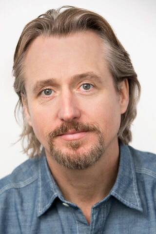 File:53675-9811113-LinusRoache BeowulfSheehan 2 jpg.jpg