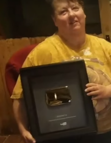File:Auntleeeeeee.png