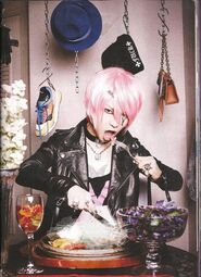 Shoxx Vol.239-Takeru.jpg (58 KB) Shoxx Vol.239-Takeru