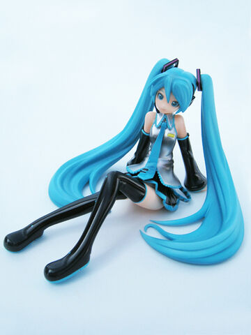 File:FiguStnd Miku BrindleResin2.jpg