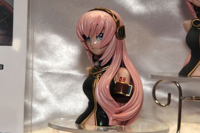 File:FiguStnd LukaFesta3.jpg