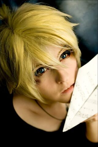 Archivo:Cosplay len.jpg