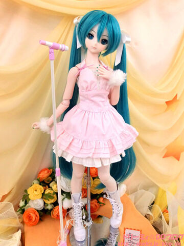 File:DDMiku2.jpg
