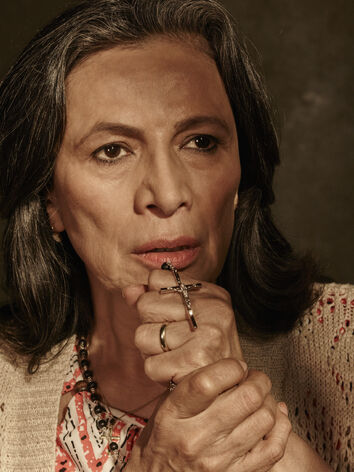 File:Fear-the-walking-dead-season-1-griselda-spindola-cast-portrait-658.jpg