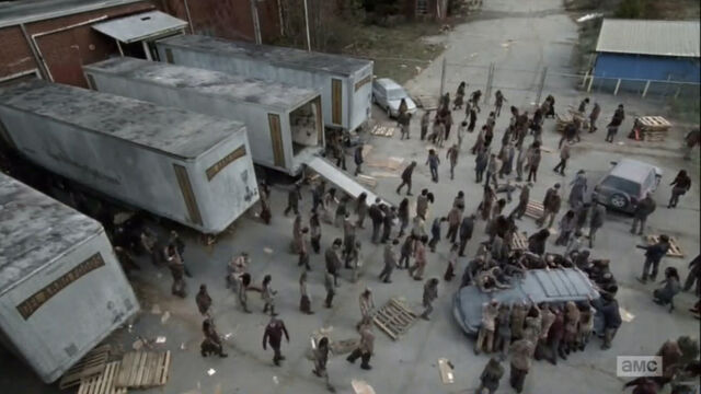 File:Gallery-walkingdeadfinale-darylaaroncar-4.jpg