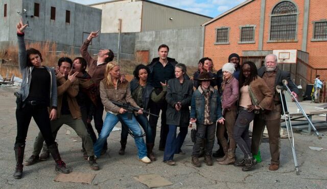 File:Walking-dead-season-3-cast-650x377.jpg