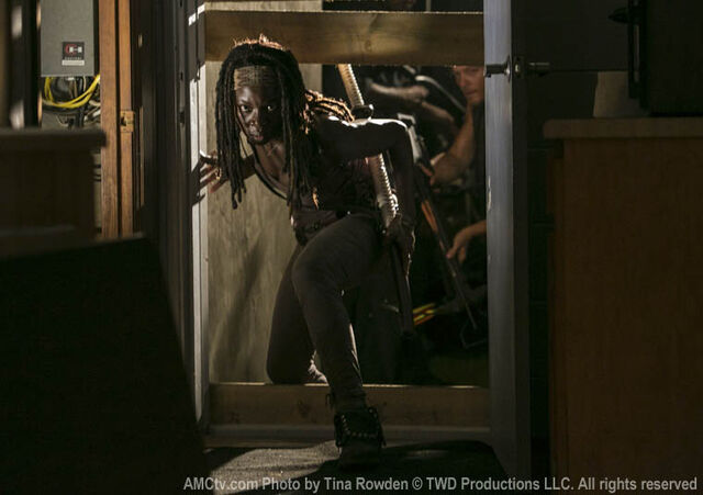 File:Michonne sneaks in woodbry.jpg