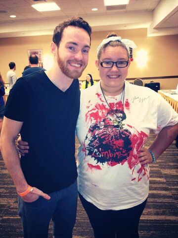 File:Alex Wayne and Fan.jpg