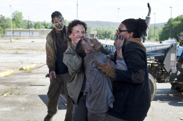File:AMC 601 Nicholas Helping Heath.png