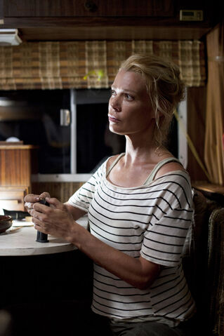 File:Andrea gun 2x03.jpg